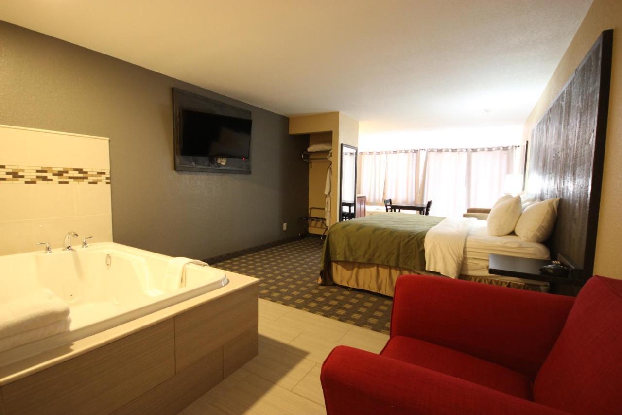 Quality Inn Bracebridge Bagian luar foto
