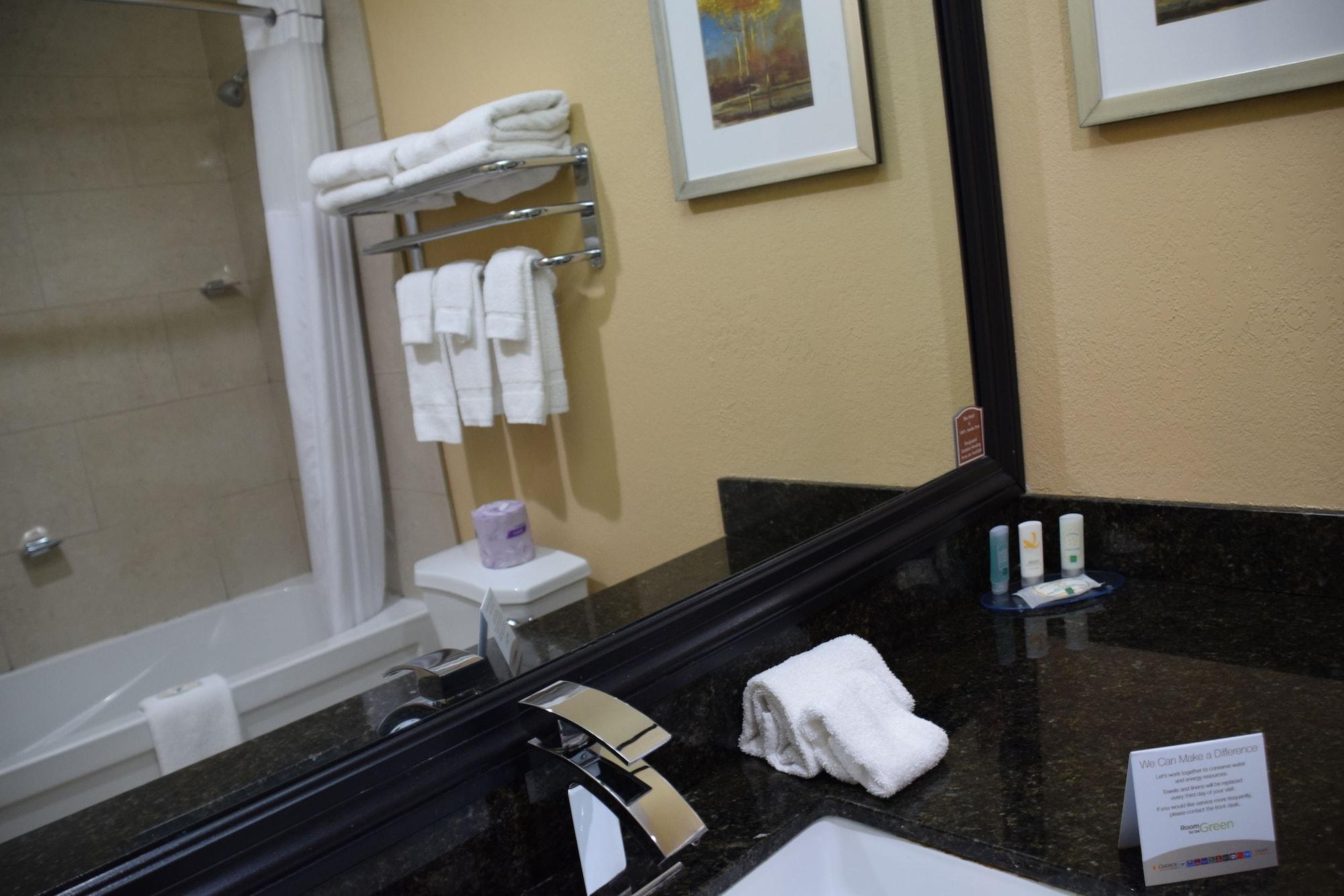 Quality Inn Bracebridge Bagian luar foto