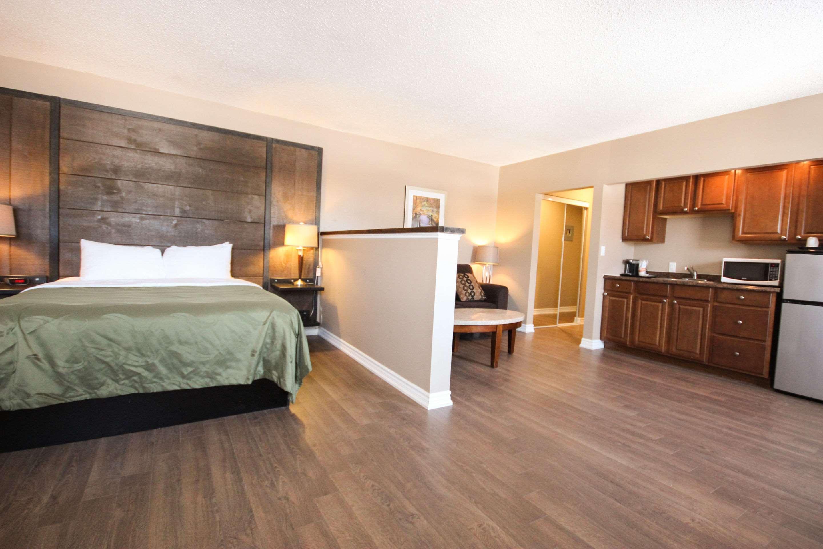 Quality Inn Bracebridge Bagian luar foto