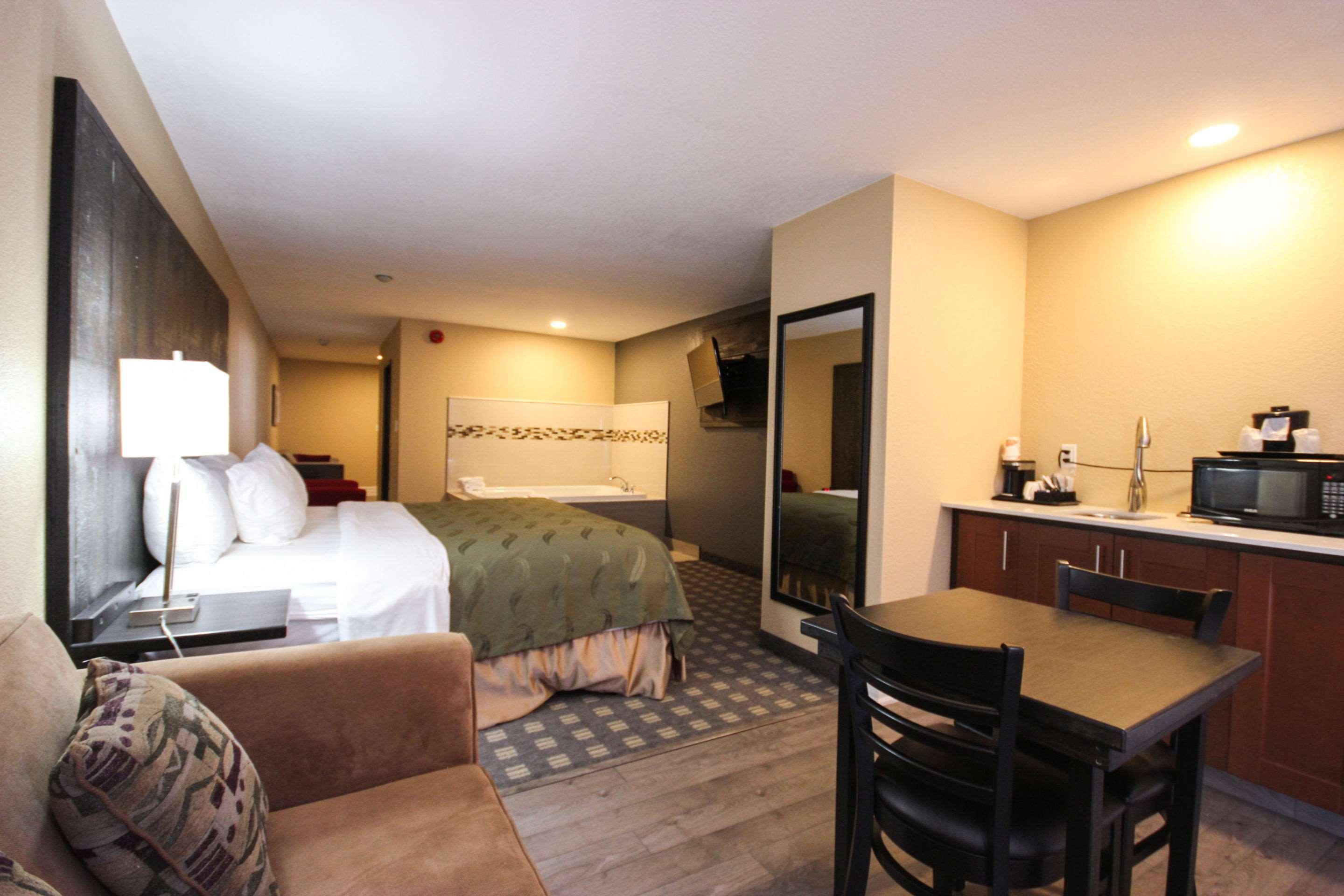 Quality Inn Bracebridge Bagian luar foto