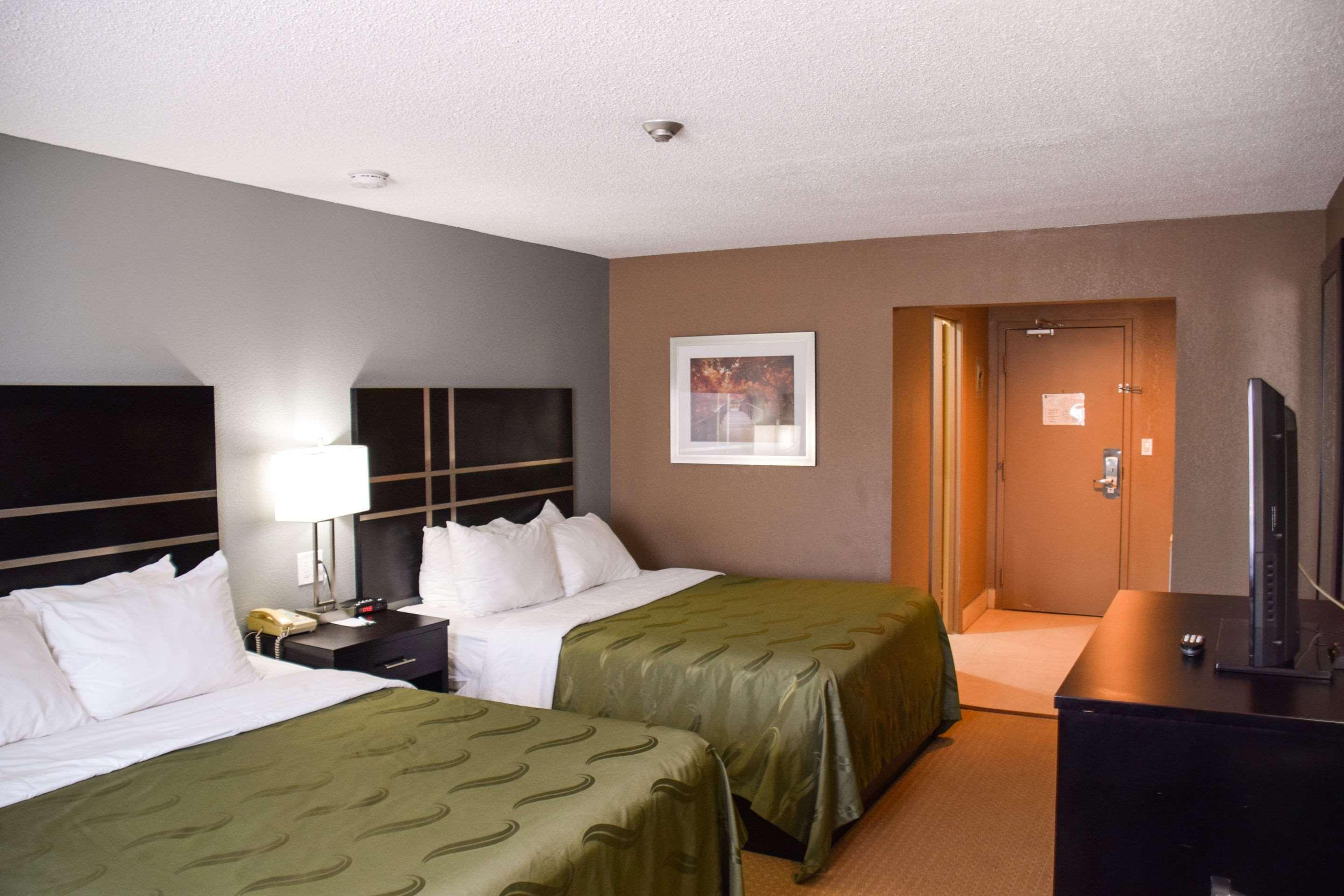 Quality Inn Bracebridge Bagian luar foto