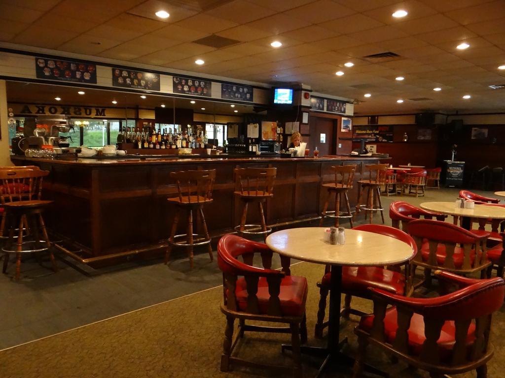 Quality Inn Bracebridge Bagian luar foto