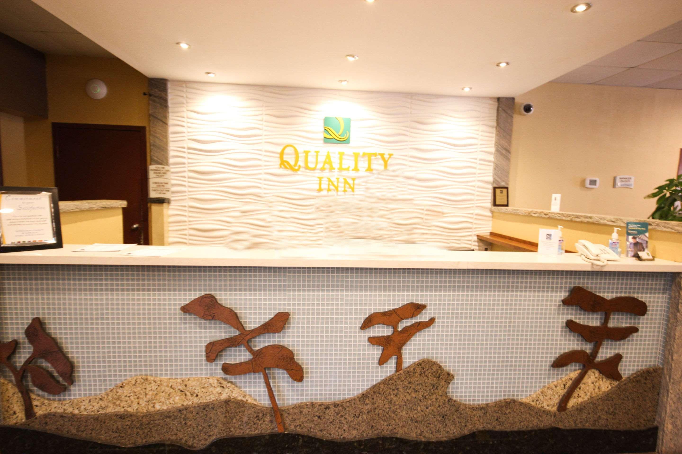 Quality Inn Bracebridge Bagian luar foto