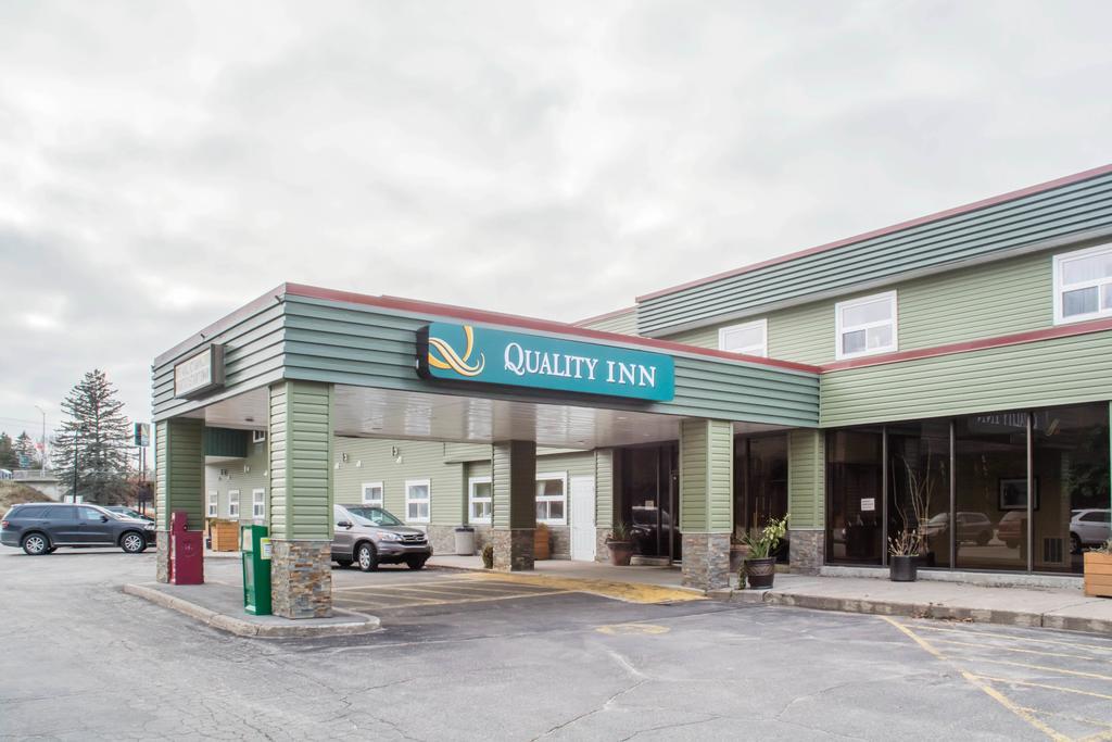 Quality Inn Bracebridge Bagian luar foto