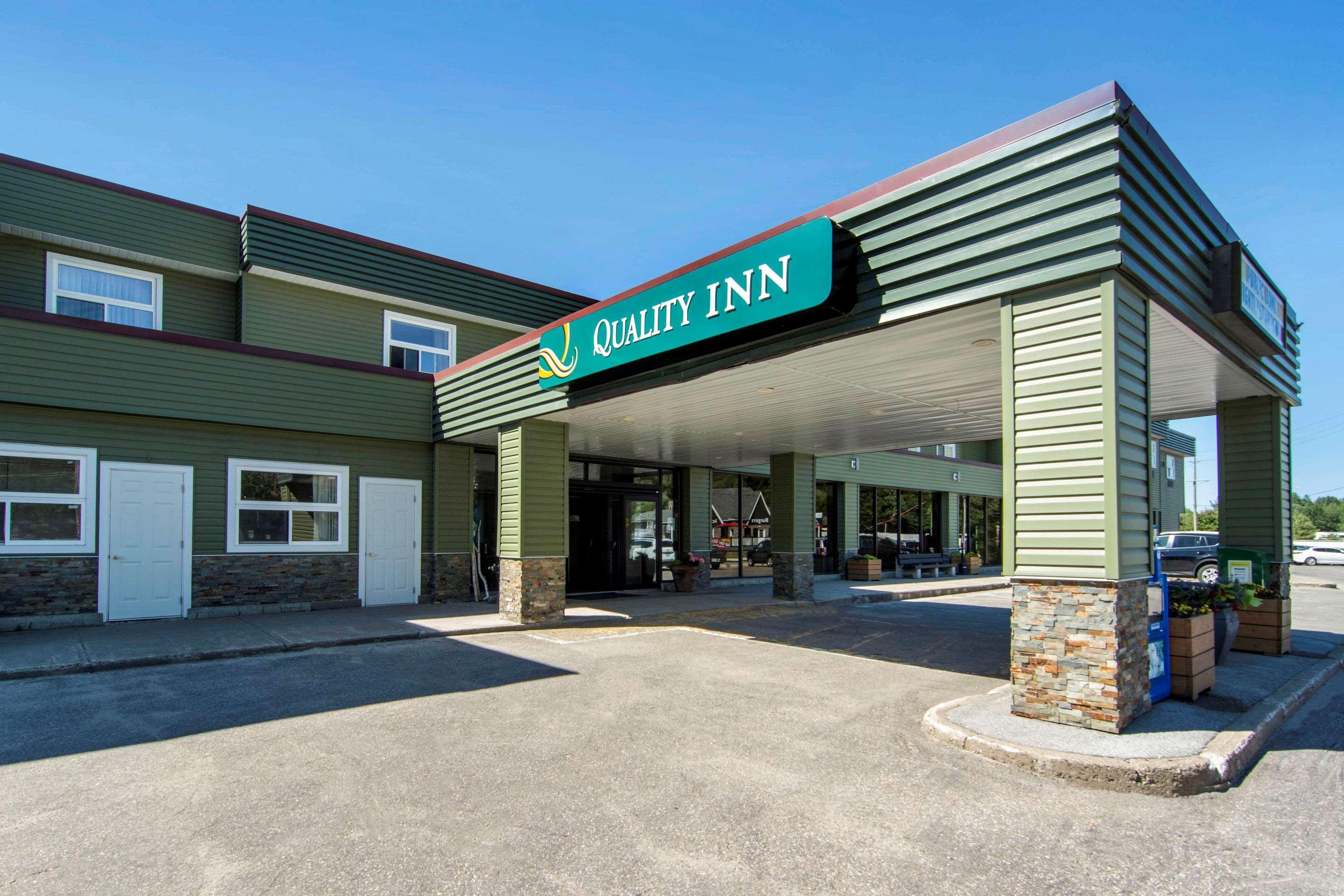 Quality Inn Bracebridge Bagian luar foto