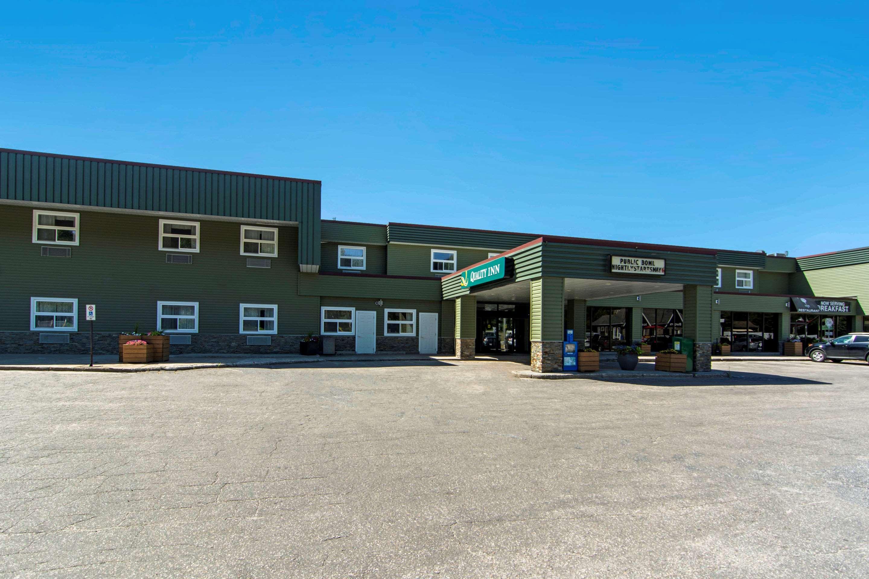 Quality Inn Bracebridge Bagian luar foto