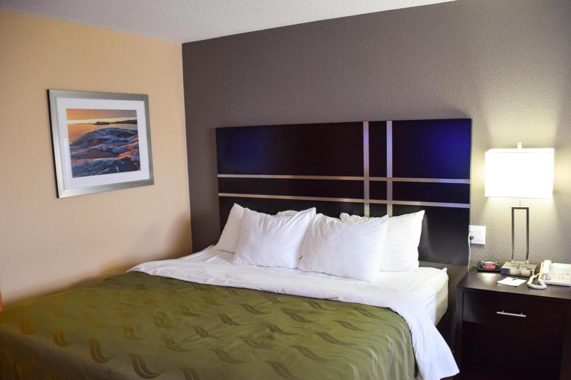 Quality Inn Bracebridge Bagian luar foto