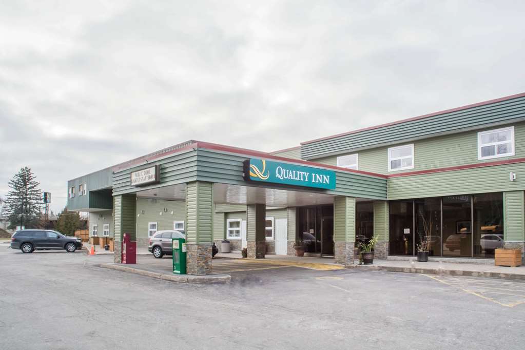 Quality Inn Bracebridge Bagian luar foto